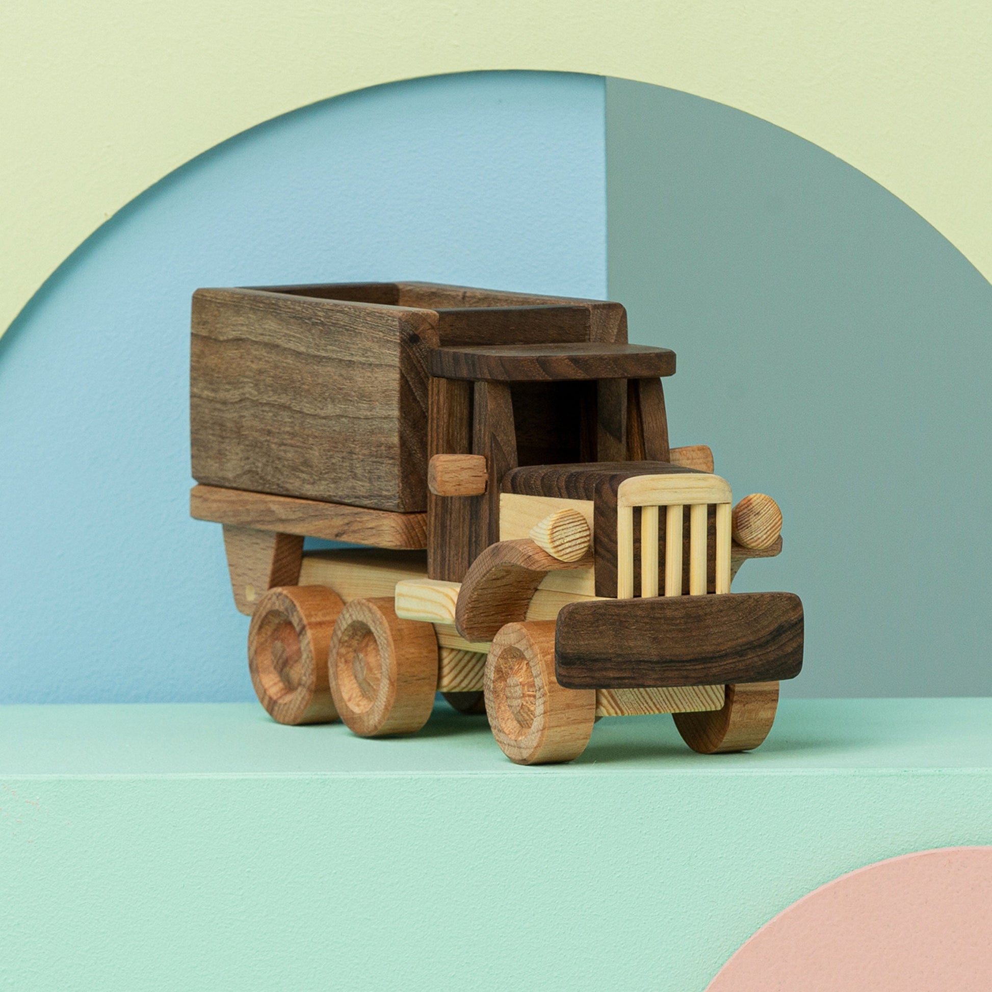Personalized Wooden Dump Truck Toy: Eco-Friendly Timber Plaything