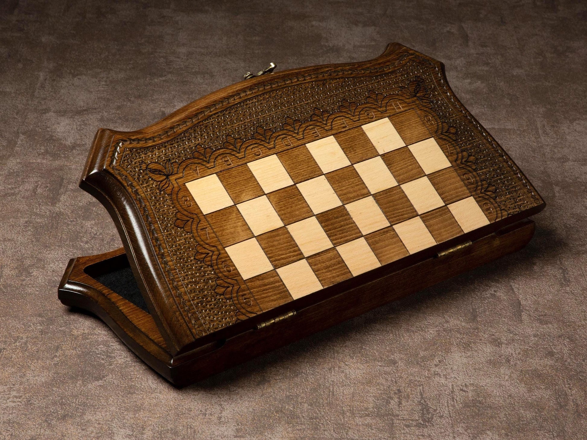 Handmade Lacquered Beech Wood Chess Set: Book-Style Folding Board