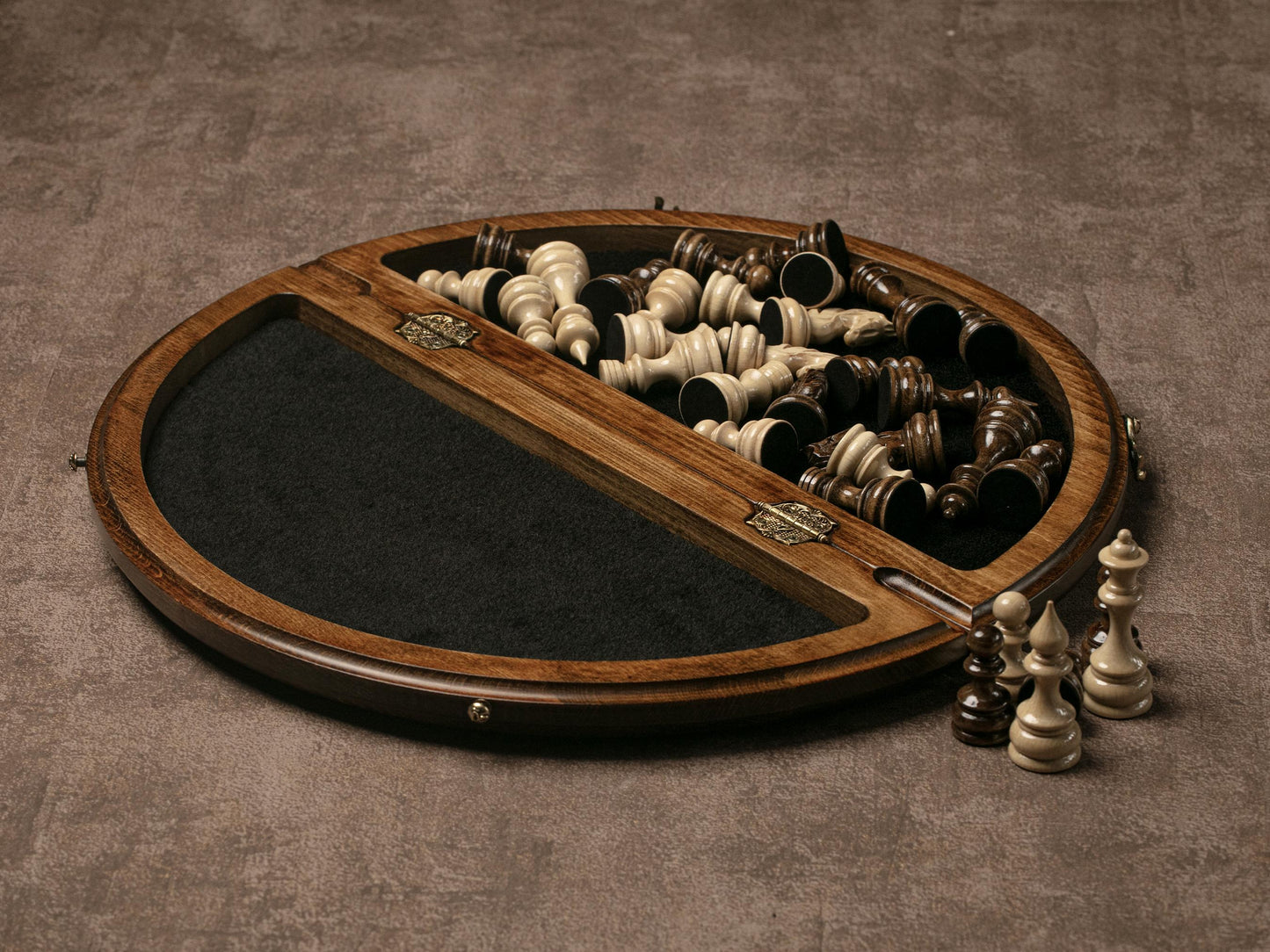 Elegant Chess Set With Bronze Details / HANDMADE