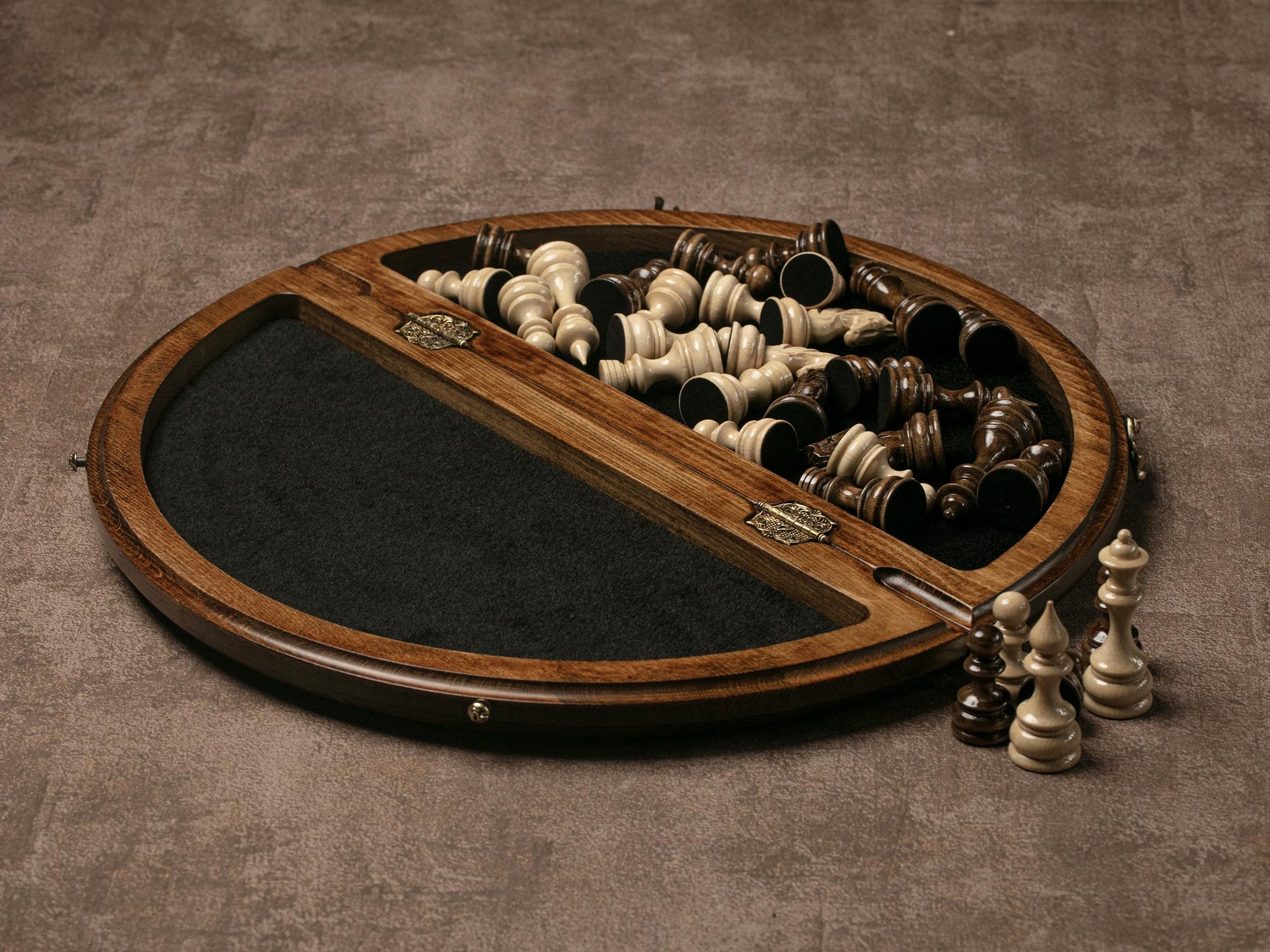 Elegant Chess Set With Bronze Details / HANDMADE